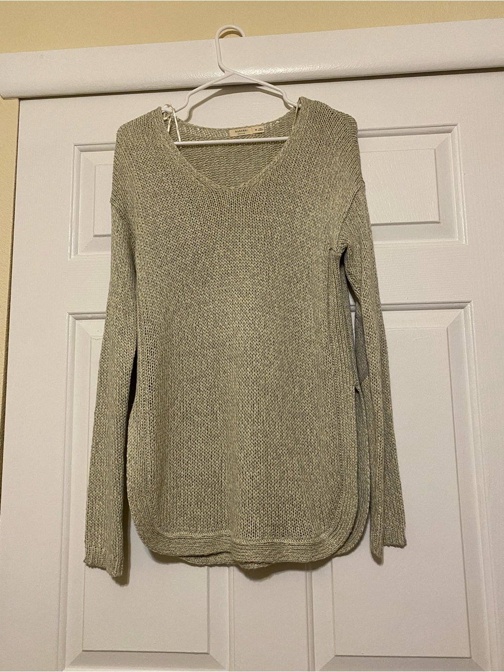 Harper heritage medium Lightweight Knit Sweater in Oatmeal